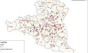 Mapa pokazuje, czy w Polsce są niedźwiedzie. Czerwone kropki oznaczają zasięg występowania niedźwiedzi w województwie podkarpackim.