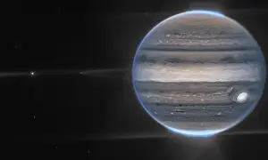 Jowisz z burzliwą atmosferą i Wielką Czerwoną Plamą. Choć trudno określić dokładną temperaturę na Jowiszu, widać, że jest to miejsce pełne dynamicznych zjawisk.