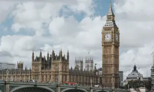Big Ben i Parlament w Londynie. Czy wiesz, ile dni w roku pada deszcz w Anglii?