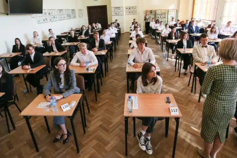 Ile trwa matura rozszerzona z biologii? Sprawdź, by nie stracić czasu
