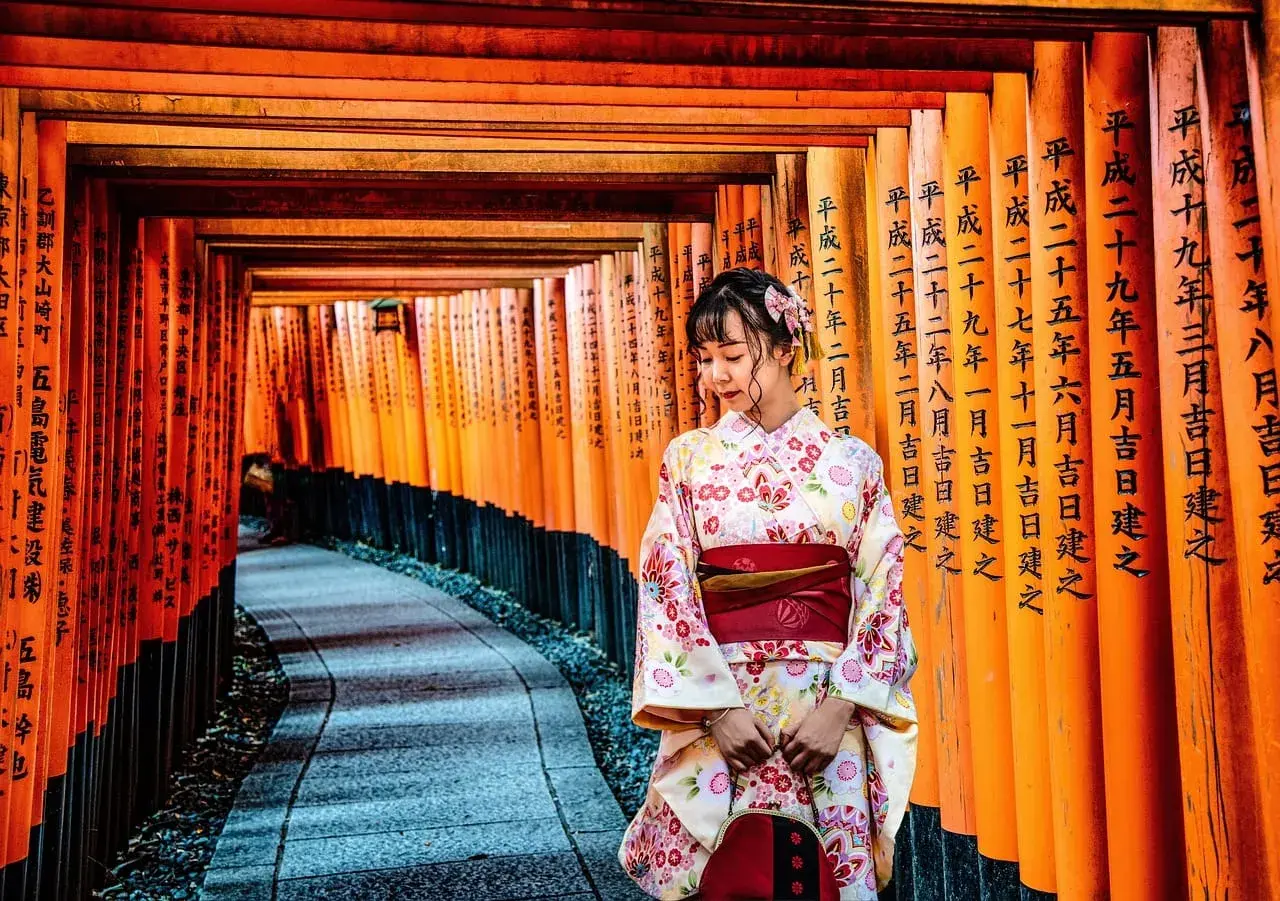 Jaki jest klimat w Japonii? Odkryj różnorodność i zaskakujące zjawiska