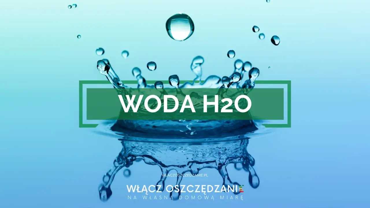 Rozpryskująca się woda tworzy piękny wzór. Napis "WODA H2O" i hasło "Włącz oszczędzanie na własną domową miarę" zachęcają do oszczędzania wody.