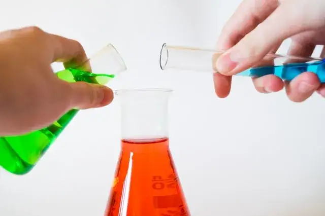 Zdjęcie Jak uczyć się chemii skutecznie i unikać najczęstszych błędów