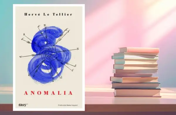 Okładka książki "Anomalia" Hervé Le Telliera z niebieskim, spiralnym wzorem i stosem książek na różowym tle. Co to jest anomalia?