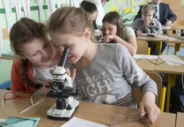Czy nauczyciel biologii może uczyć przyrody? Poznaj kluczowe wymagania